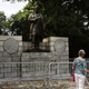 Illustration for article titled NYC Will Remove Statue of Doctor Who Performed Gynecological Experiments on Enslaved Women